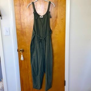 Universal Threads olive green linen overalls